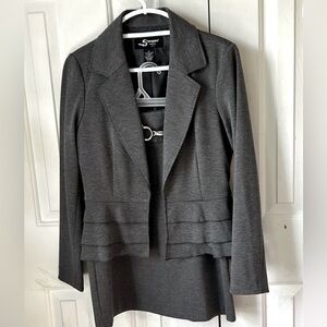 Sharagano studio woman’s suit
Bundle/save/make offer